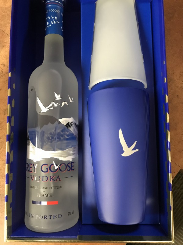 Grey Goose Vodka Gift Set with Shaker Dame's Discount
